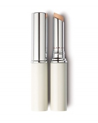 The concealer stick camouflages imperfections, emphasizing a brighter, younger and more refreshed look.