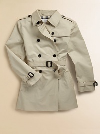 This chic double-breasted silhouette features traditional trench styling and a checked cotton lining.Point collarButton epaulettesButton-down gunflapDouble-breasted button frontLong sleeves with belted cuffsSelf beltRainflapBack ventCottonCotton liningMachine washImported