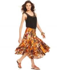 A bold print lends a festive feel to Grace Elements' flirty midi skirt! Pair with your favorite tanks or a chic twinset for a sophisticated touch.