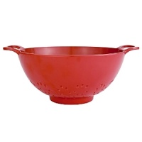 This 6-inch wide colander from Zak Designs Inc. features easy grip handles for rinsing and draining and a stable raised bottom. It is made of melamine and is resistant to acids, alkali, and stains. Dishwasher-safe.