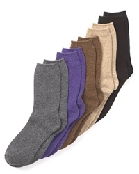 Cashmere lovers, slip into your favorite fabrication head to toe with these HUE socks, in an ultra-comfortable flat knit.