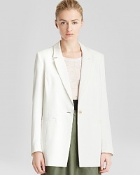 The REISS boyfriend blazer offers a minimalist look in a stylish boxy silhouette, pairing perfectly with skinny jeans or a pencil skirt and proving the perfect alternative to the fall jacket.