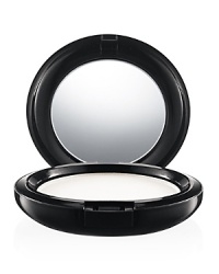 A silky, colorless finishing powder suitable for all skin tones. Reduces shine while optically minimizing the look of lines & imperfections. Wear over makeup or on its own. Now in a pressed compact for ease & portability.