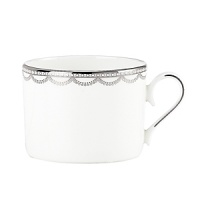 Elegant and traditional, this fine china, featuring graceful platinum scalloping, calls to mind the perfectly iced wedding cake.