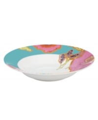 In an inspiring display of alluring watercolors, this aqua-banded rim soup bowl offers a bright, contemporary addition to your table. Mix and match across the Lenox Floral Fusion dinnerware collection for a stunning presentation.