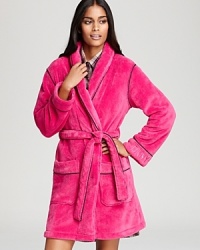 Rise and wrap up in DKNY's plush robe, an all-essential piece for chilly mornings at home.