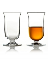 Adhering to the Riedel principle of content commands shape, these Vinum whiskey glasses have a curved lip that directs spirits to the tip on the tongue – where you perceive sweetness – and emphasizes the creaminess of top-quality whiskey.