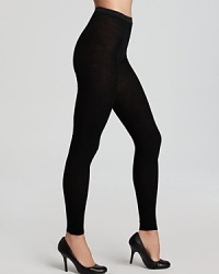 Cosy and warm, yet at the same time elegant. The fine rib adds structure and transforms the leggings into a perfect match for dresses and skirts. The moisture-absorbent properties of the wool create a pleasant temperature against the skin. Comfortable, soft sewn-on waistband with the Wolford logo. Wool gusset. Style #011319