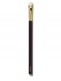 Tom Ford's brush collection is designed to bring ease and luxury to the process of creating your look - they make expert makeup application completely effortless. The Tom Ford Eye Shadow Contour Brush, developed with natural hair, ensures a flawless crease and corner eye shadow application. A perfect companion for the Tom Ford Eye Color Quads. Handle is designed for true comfort and balance.