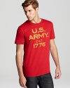 The vintage graphic of this US Army tee offers patriotic appeal.