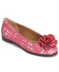 A pretty floral accent provides a feminine flourish to the Beccentric round-toe flats by Aerosoles.