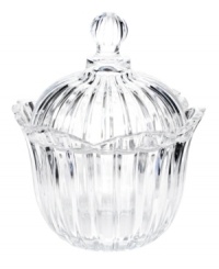 Enhance your favorite sweets with the sparkling sophistication of Alexandria. With a striking fluted edge and lid, this Crystal Clear candy dish puts old world elegance at the top of your menu.