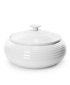 From celebrated chef and food writer, Sophie Conran, comes this artfully designed covered casserole dish. Created with the foodie in mind, this versatile dish transitions from cookware to dinnerware with the utmost ease.