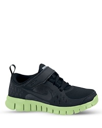 The ultra-lightweight Nike Free Run 3 Running Shoe offers a barefoot-like feel with cushioning and underfoot protection.