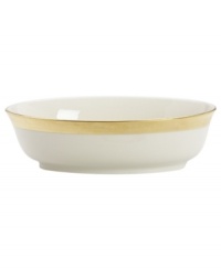 A classic hand crafted collection from Lenox, this Westchester serving bowl brings distinctive beauty to the table, featuring sturdy bone china and exquisitely etched gold borders for a lustrous glow.