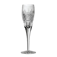 The Irish Lace flute combines two great traditions in Irish handcraft - artisanal crystal and fine crochet work. The result is a stylish pattern of diamond and wedge cuts reminiscent of elegant Irish Lace - a stunning new interpretation of the country's classic heritage.