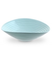 From celebrated chef and writer, Sophie Conran, comes incredibly durable dinnerware for every step of the meal, from oven to table. A ribbed texture gives this salad bowl collection the charming look of traditional hand-thrown pottery.