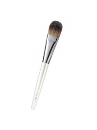 Designed with high-performance fibers, this professional brush applies and blends liquid and crème foundations with extraordinary precision. Tapered for seamless application, it flawlessly smoothes, builds and adjusts coverage for a beautifully polished finish. 6½ long. 