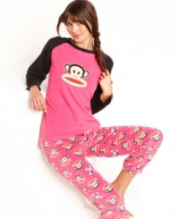 Paul Frank's Julius Print top and Skull pajama pants features a large Julius logo applique on the top with smaller logos and skulls all-over the full-length pants. With contrasting black sleeves, this cute set is sure to keep you comfy and cozy.