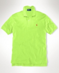 Short-sleeved polo shirt, cut for a comfortable, classic fit.