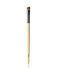 Smudge, shade and contour eye shadows with the powder shadow brush. Natural hair makes it easy to apply color anywhere on your eyelids for a set of peepers that pop.