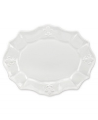 Embossed with the iconic lily, the Fleur de Lys serving platter from Portmeirion sets tables in the French tradition. Classic, scalloped stoneware in cool gray lends distinct old-world elegance to everyday dining.