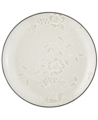 A fresh twist on a Noritake favorite, the Colorwave Chocolate Bloom dinner plate offers the same sleek style and durability as the original dinnerware pattern but with a pretty floral print.