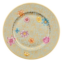 Villeroy & Boch's Aureus dinnerware is a decadent delight: golden filigree is lavished on an aquamarine decoration that stepped right off the fashion runway. Bursting lotus blossoms adorn plates and service pieces, adding shades of fuchsia, tangerine and sapphire. Aureus is a modern classic representing the convergence of past and present.