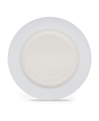 Full of possibilities, this ultra-versatile platter from Noritake's collection of Colorwave white dinnerware is half glossy, half matte and entirely timeless in durable stoneware. Mix and match with square shapes or any of the other Colorwave shades.