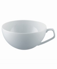 Simply smooth and modern in crisp white porcelain, the TAC 02 teacup offers a timeless balance of form and function. With a unique geometric handle.