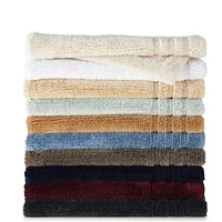 Offered in a wide array of classic colors, the Carlisle bath mat collection from Lauren Ralph Lauren provides an ultra-soft retreat, adorned with a tufted and carved racetrack design that infuses Lauren's signature aesthetic into your home.