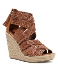 Kick back or kick it in high gear -- the Tulle wedge sandals from DV by Dolce Vita are wonderfully versatile! The stylish elevated wedge and braided straps partner up for nights out, while the laid-back espadrille detail calls for lounging on the sand.