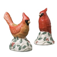 Pfaltzgraff Winterberry Cardinal-Shaped Salt-and-Pepper Set