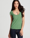 This super-soft James Perse tee is a must-have addition to your rotation of chic basics.