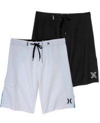 Keep it simple. Stay crisp, cool and ready to ride in these standout board shorts from Hurley.