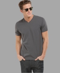 Too cool to care. When paired with your favorite jeans, this V-neck T shirt from Alfani Red exudes carefree style.