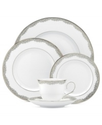 Bordered with delicate platinum flowers, the Lenox Bloomfield serving bowl brings refreshing elegance to sure-to-be memorable occasions. Timeless bone china in pure white complements just about any setting.