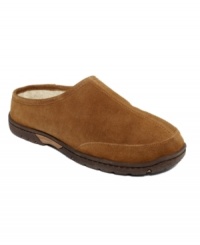 Soothe your soles with these incredibly cozy Rockport slippers featuring an advanced design to cool and comfort.