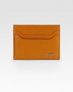 A sleek card case in finely pebbled leather with a front logo detail.Five card slotsLeather4 x 3Made in Italy