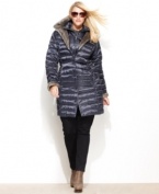 Cozy up to Laundry's stylish plus size puffer coat. The hood and lapel are fully lined with luxurious faux fur!