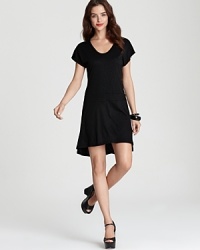 An elongated back hem lends a hint of drama to this comfy-cool Splendid dress.