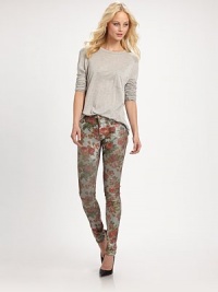 Shimmery floral print adds a touch of contemporary edge to these alarmingly fitted skinnies. THE FITHigh rise, about 8Inseam, about 30THE DETAILSZip flyFive-pocket style44% rayon/29% cotton/25% cupro/2% polyurethaneMachine washImportedModel shown is 5'9 (175cm) wearing US size 4.