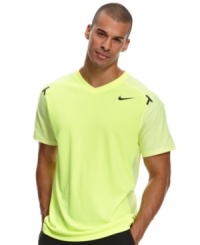 Get power and performance before you step on the court with this Nike Rafael Nadal tennis t-shirt featuring Dri-Fit technology.