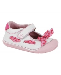 Put bows on her toes to keep her pretty and comfy with these cute Stride Rite shoes made to let her move the way she's meant to.