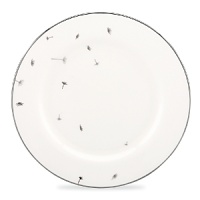 Recall the childhood pastime of wishing on a dandelion with kate spade new york's Dandy Lane collection. Accented with fluffy flowers and floating spores, this plate is sophisticated, unique and full of whimsy.