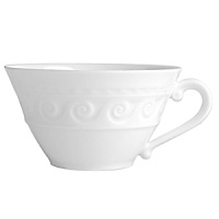 The Louvre dinnerware collection takes its design inspiration from architectural motifs that adorn the exterior of the Louvre museum. Casual or formal, this collection offers great practicality and adapts to every occasion. Oven and dishwasher safe, many of the bakeware pieces transition from oven to table.