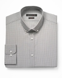 John Varvatos honors your pursuit of excellence with this handsome dress shirt in crisp cotton, an essential button-down for your weekly rotation.