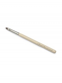 A professional, ultra-precise brush specially designed for Total Concealer. Made of synthetic materials. 