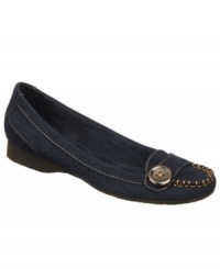 Game on: We challenge you to find a more charming and comfortable pair of loafer flats than Dr. Scholl's Tournament! With a quaint button and stitched detailing, they include a round-toe silhouette and wearable low heel.