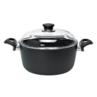 Designed in the creative spirit of the Italian culinary tradition, Ballarini's Rialto dutch oven features three layers of non-stick titanium coating and forged aluminum construction for even heating and great results every time. Heat-resistant handles and exterior make it easy to clean.